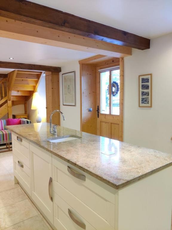 Spacious Ski Chalet In Traditional French Village, Sleeps 8, Four Star With Fibre Broadband Абонданс Екстер'єр фото